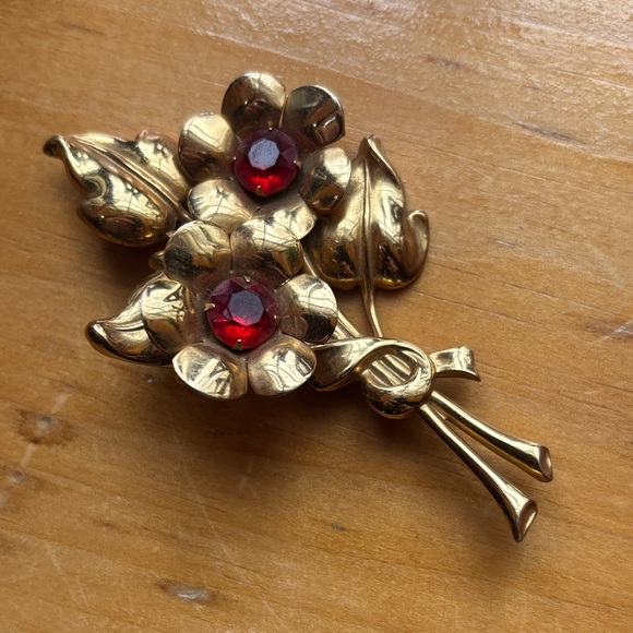 Coro Jewelry - Vintage Coro Floral Brooch with Red Rhinestones